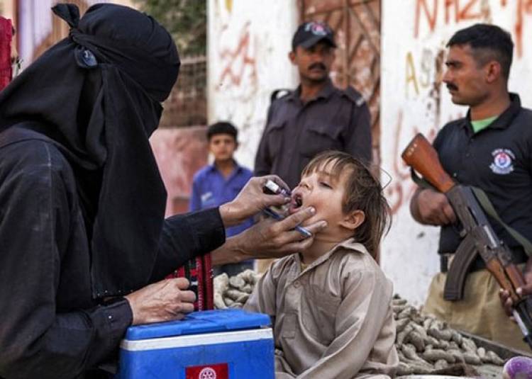 कम से कम पोलियो के मामले में भारत के करीब पहुंच गया है पाकिस्‍तान