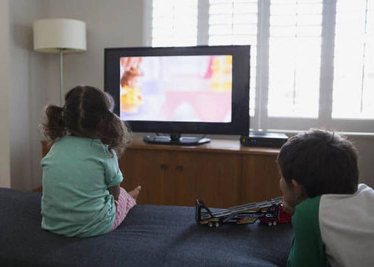 पांच साल से छोटे बच्चों को स्क्रीन पर रोज 60 मिनट से अधिक नहीं बिताना चाहिए