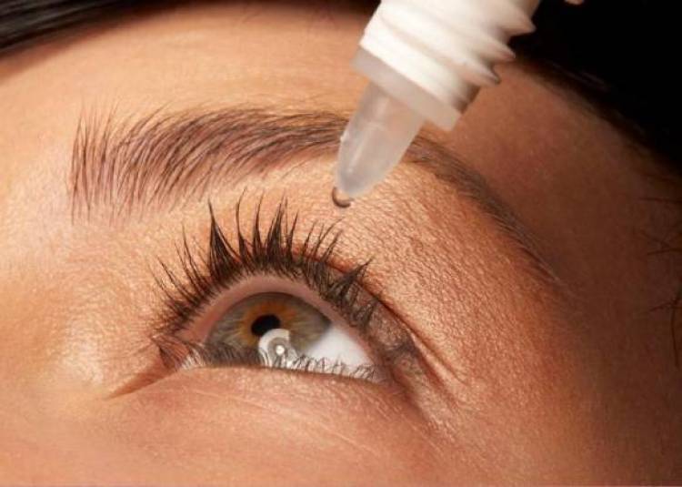 आंखों का बड़ा नुकसान कर सकता है मौसम का बदलना, जानें, लक्षण और बचाव के उपाय