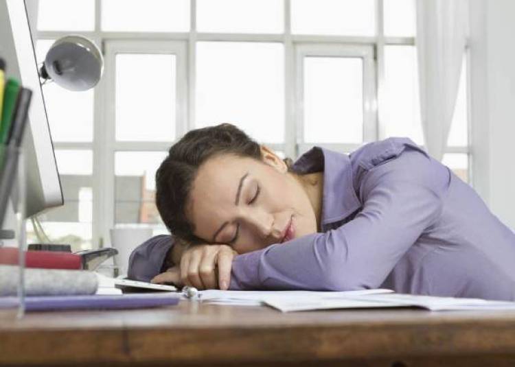 थोड़ी देर झपकी लेने से कम होता है ब्लड प्रेशर और वजन :शोध