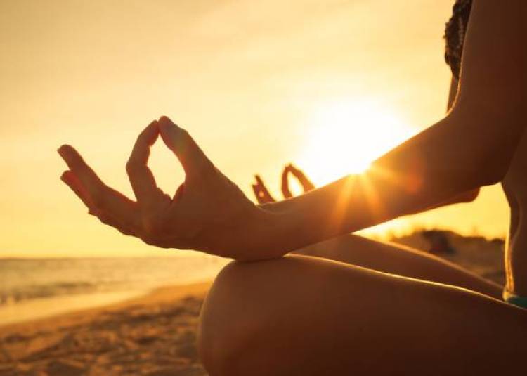 सुबह-सुबह करें ये योगासन, पाएं किडनी और हार्मोन्स से जुड़े फायदे