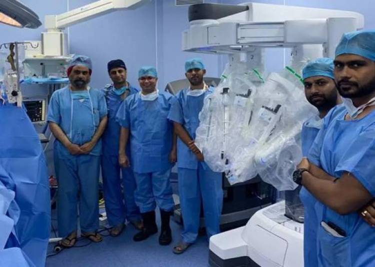 इस अस्पताल में रोबोट ने की 100 सर्जरी, अब किडनी ट्रांसप्लांट करने की तैयारी