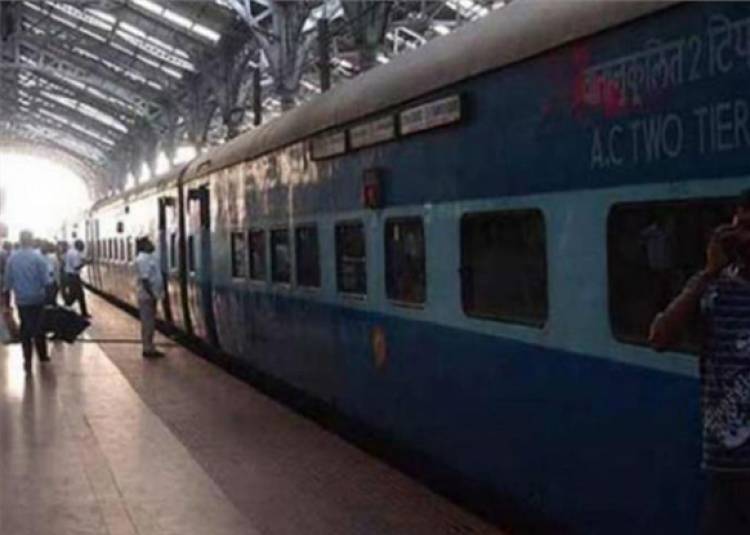 भारतीय रेल के इतिहास में पहली बार आज एक साथ 3700 ट्रेनें बंद