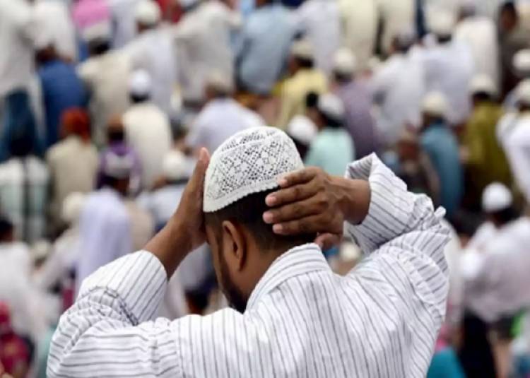 पाक-इंडोनेशिया में कोरोना से भी नहीं डरे मुस्लिम, लॉकडाउन तोड़ मस्जिद पहुंचे