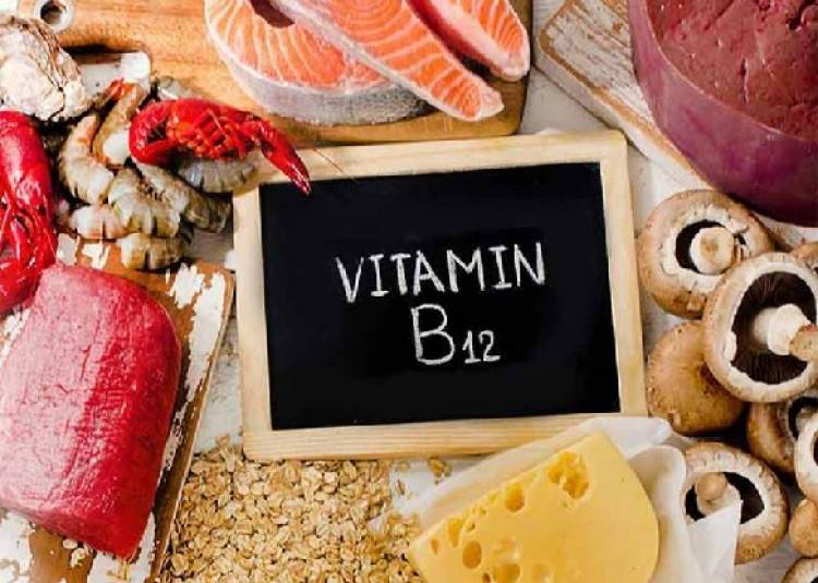 विटामिन बी 12 कम होने पर क्या होता है? क्या हैं इसकी कमी के लक्षण और पूरा करने के सोर्स?