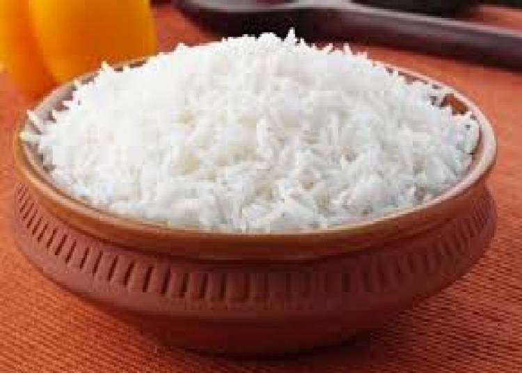 बढ़ते वजन को घटाने में मदद करता है बासी चावल, जानिए अन्य लाभकारी फायदे