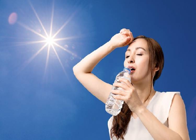 गर्मियों में ये 10 चीजें खाने से शरीर में नहीं होगी पानी की कमी