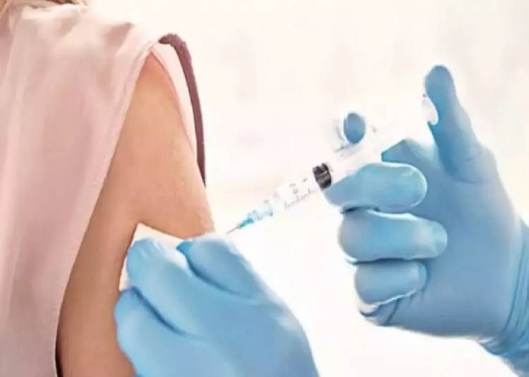 कई देशों ने ऑक्सफोर्ड-ऐस्ट्राजेनेका वैक्सीन के इस्तेमाल पर रोक लगाई, खून का थक्का जमने का मामला सामने आया